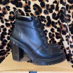 Averil Dr.marten heel